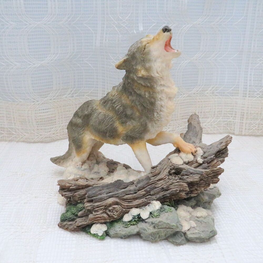 Vintage Resin Howling Wolf Figurine On Logs Sculpture Statue Decor Nature Lover